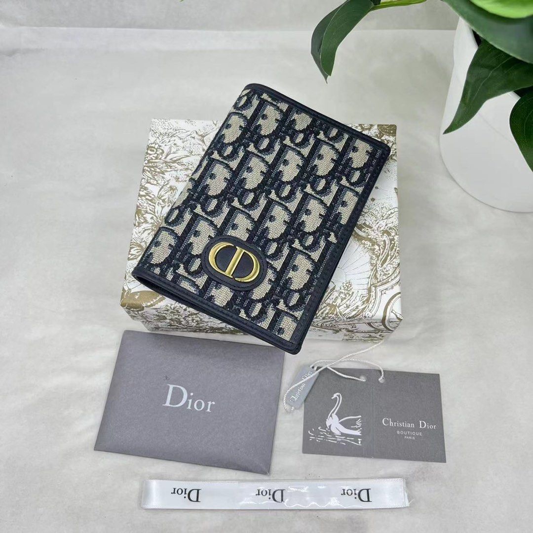 Christian Dior Passport Holder Travel Kit, Men's Fashion, Watches &  Accessories, Wallets & Card Holders on Carousell