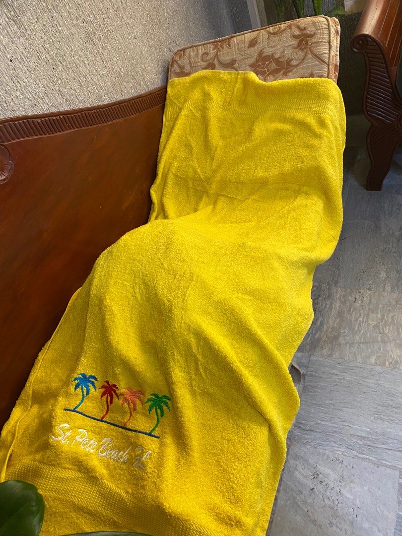 Beach towel in yellow (Category: Bath) located in Manila. Submitted by bondea (Listing ID 1197301720, Image 3). Description: Brand new Nice quality Imported .