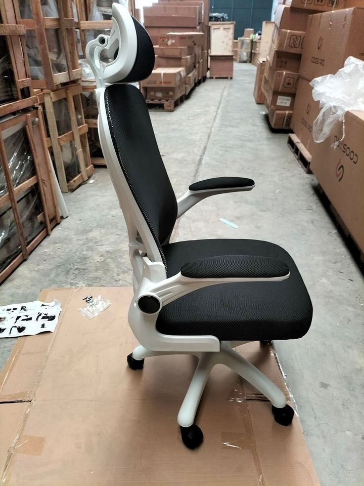 BLACK AND WHITE OFFICE CHAIR PERFECT FOR YOUR OFFICE, Furniture & Home