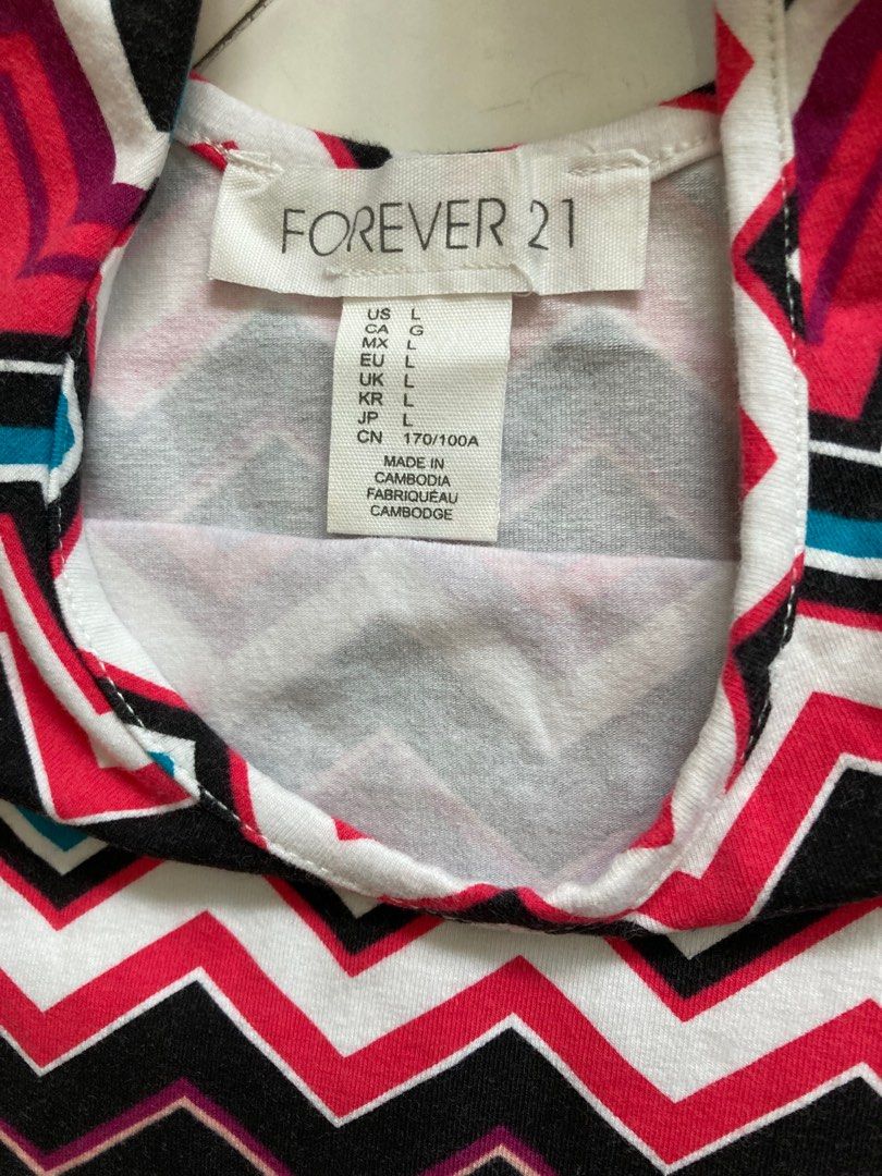 Body hugging dress Forever 21 Iconic united colours of benetton Women s Fashion Dresses Sets Dresses on Carousell