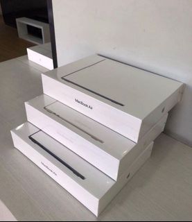 Brand New Apple MacBook Air 13.6" (512GB SSD, M2, 8GB) Laptop - Starlight - MLY23LL/A