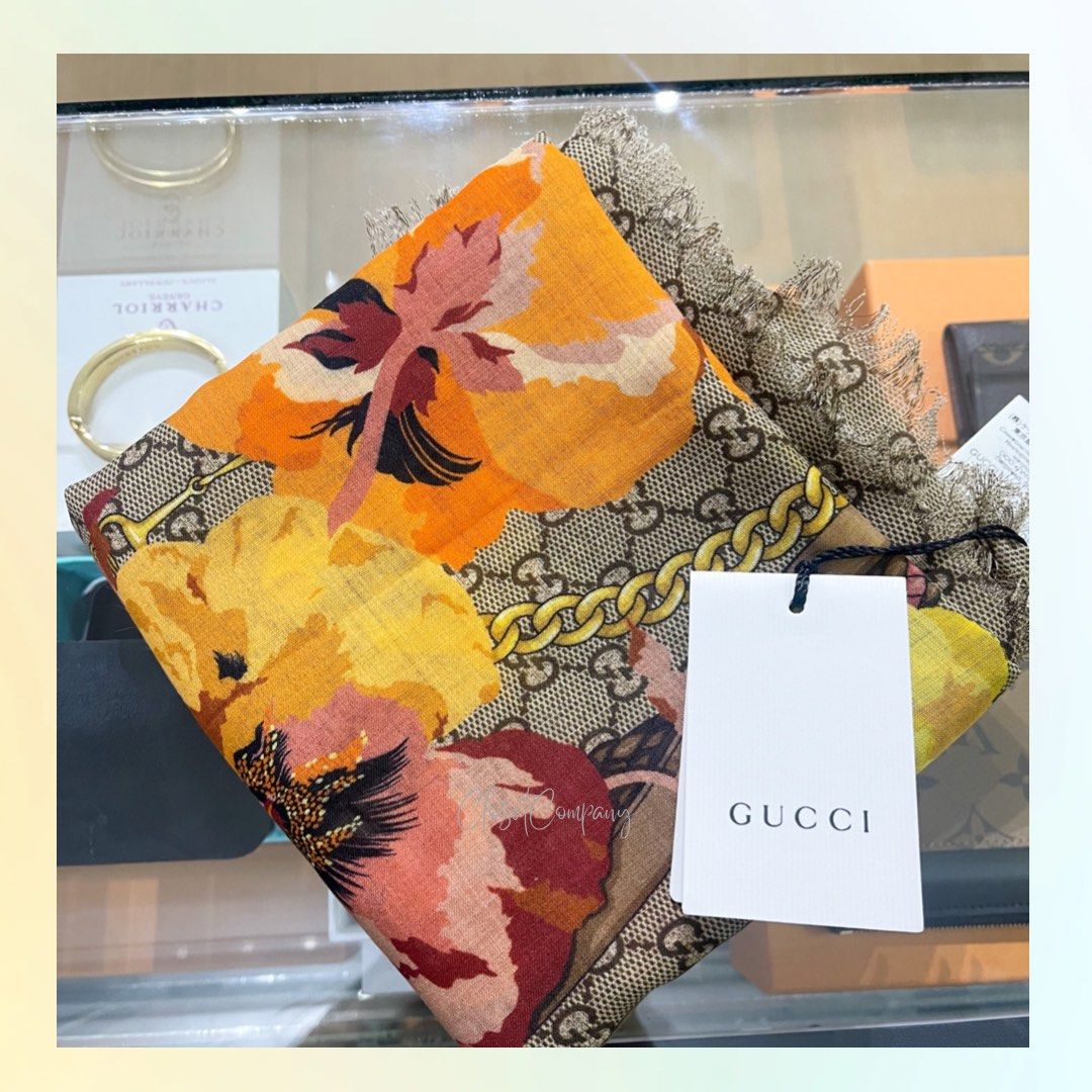Brand New Gucci Scarf Floral 140 x 140 cm