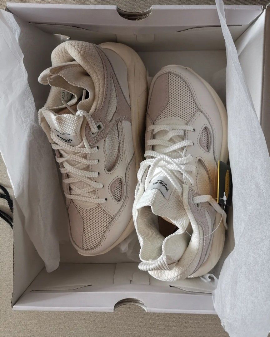Brandblack aura clearance white sneakers