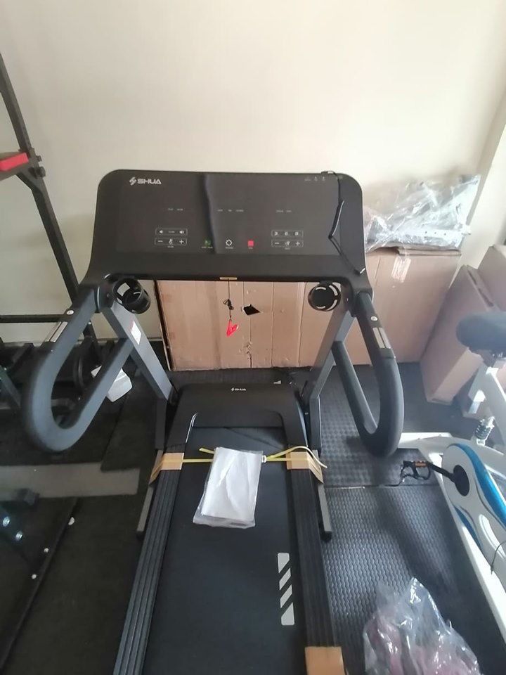 Commercial Treadmill SHT3900, Sports Equipment, Exercise & Fitness