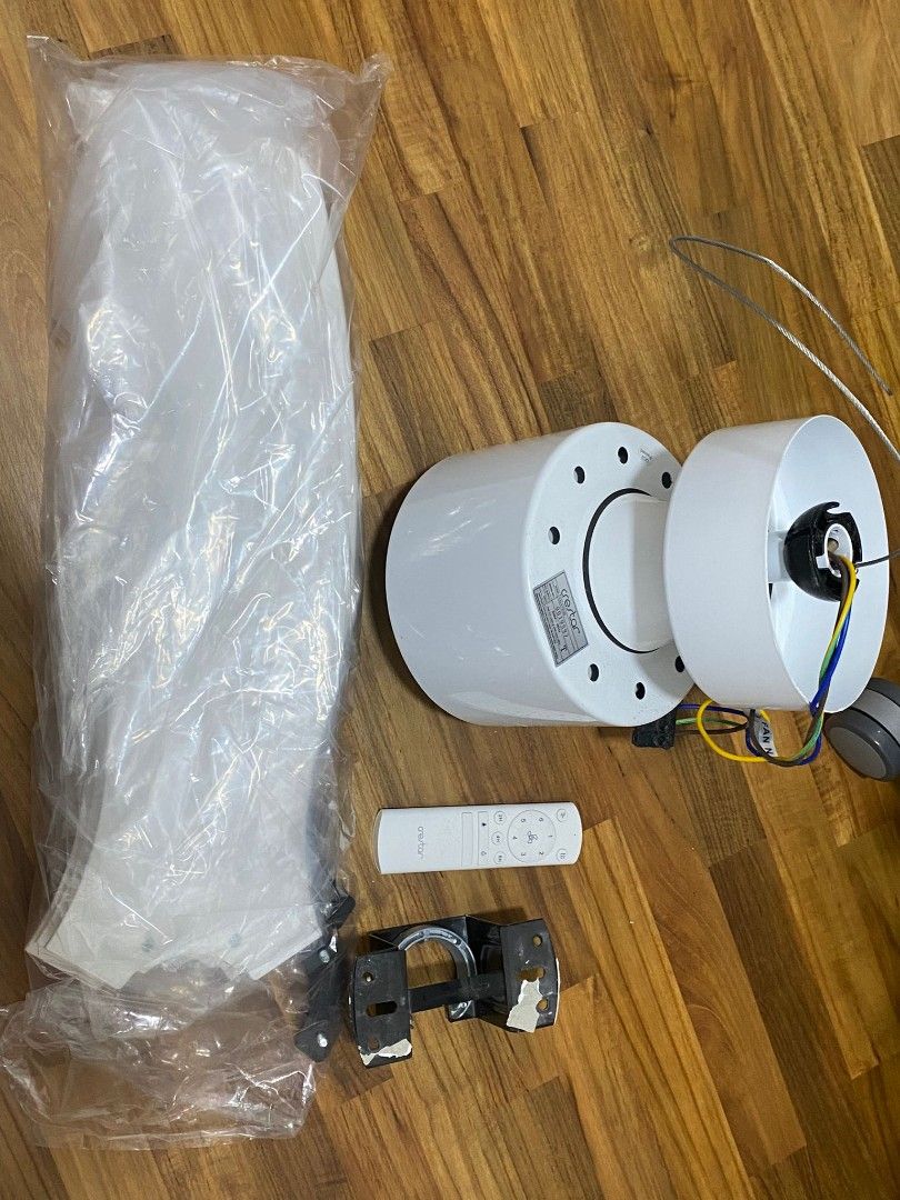 Crestar Ceiling fan, Furniture & Home Living, Lighting & Fans, Fans on