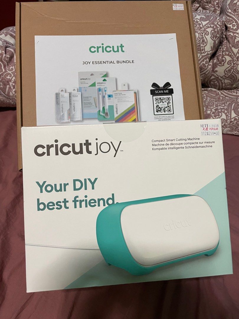 Cricut Joy Essentials Bundle + 2 Free Smart Vinyl, Everything Else on Carousell