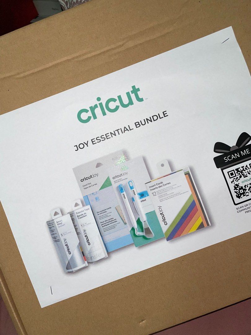 Cricut Joy Essentials Bundle + 2 Free Smart Vinyl, Everything Else on Carousell