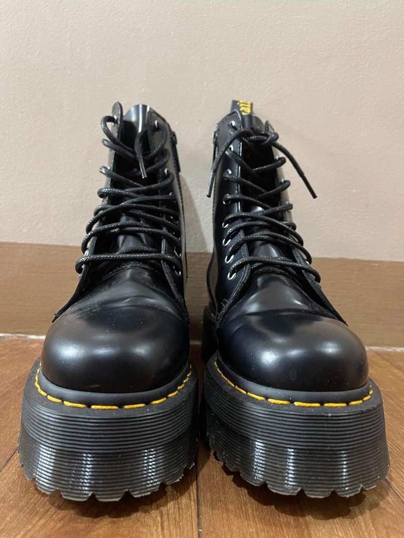 Dr Martens women boots on Carousell