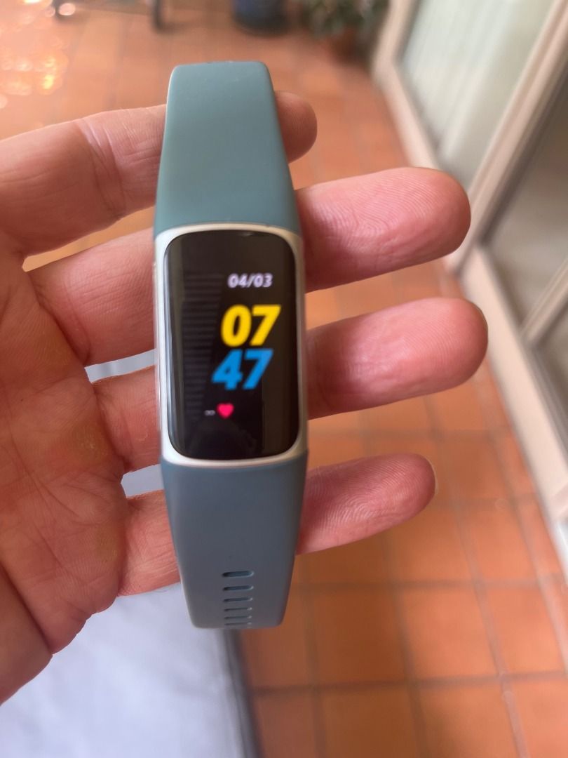 Fitbit Charge 5, Health & Nutrition, Health Monitors & Weighing Scales