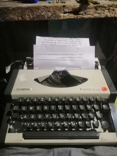F/S: Olympia Typewriter 1970  (Vintage)