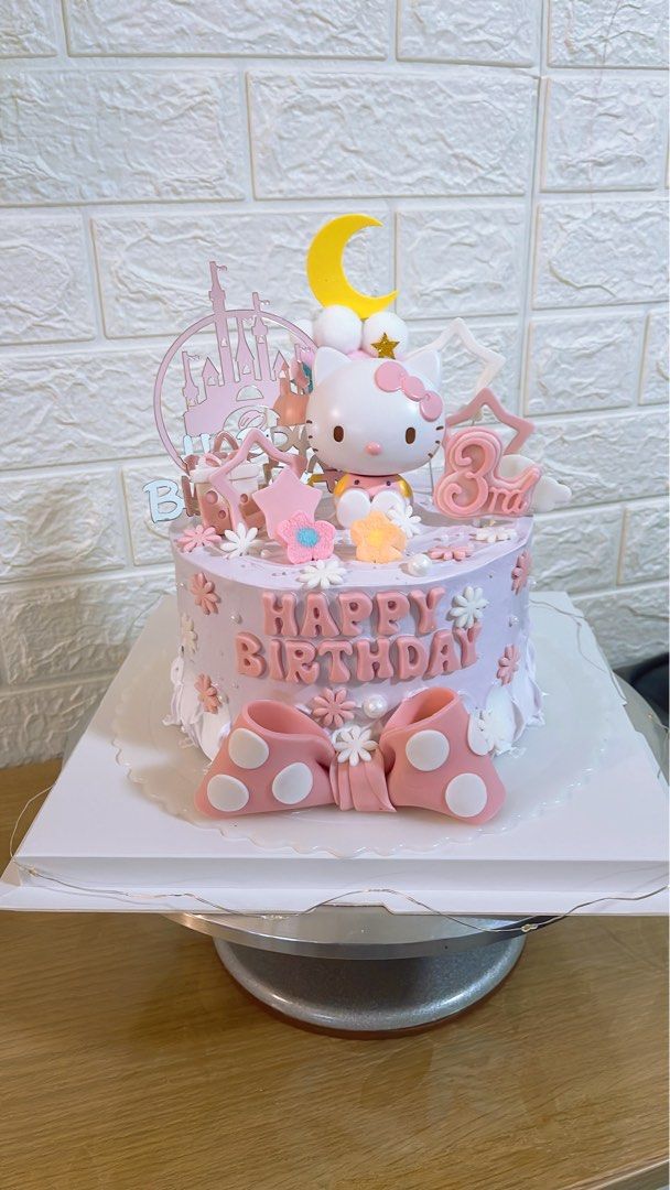 Hello Kitty Fondant Cake and Cupcakes