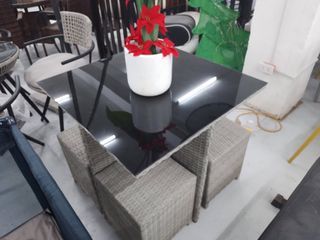 4 SEATER COFFEE TABLE