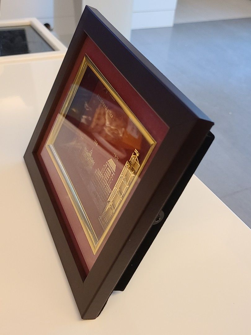 HSBC Main Building picture frame (3D Gold plated Foil), 興趣及遊戲, 收藏品及紀念品 ...