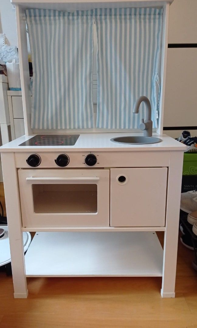 IKEA toy kitchen, 兒童＆孕婦用品, 兒童傢具, 其他兒童傢具 Carousell