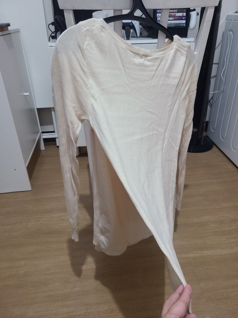 Kashieca Nude Knitted Longsleeve Top (Category: Longsleeves) located in Manila. Submitted by Yeager (Listing ID 1197280980, Image 3). Description: Used once Handwashed Knitted front, silk back, with cape.