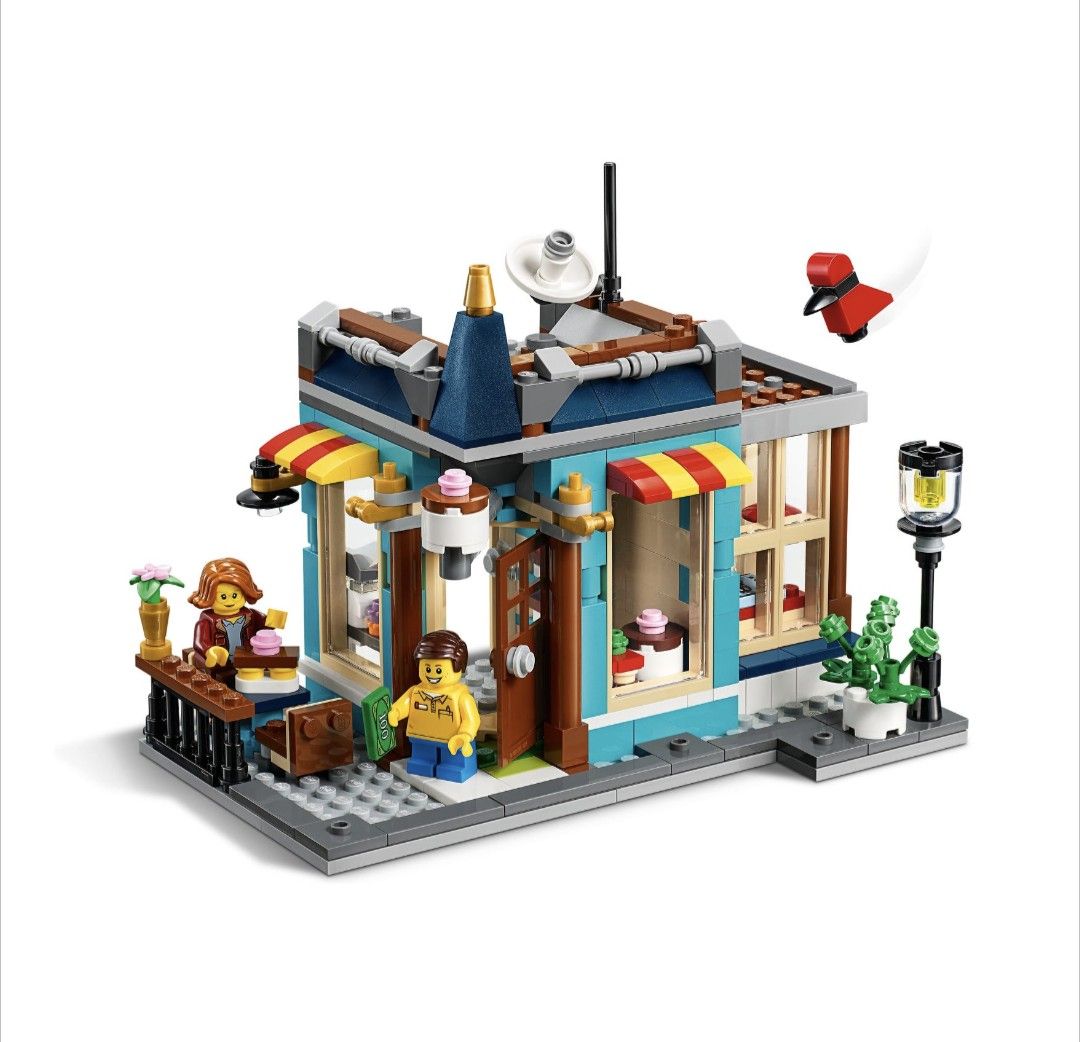 Lego Townhouse Toy Store 31105 554 pieces Creator 3 in 1