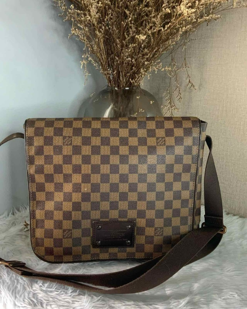 Louis Vuitton Expandable Messenger Bag, Luxury, Bags & Wallets on Carousell