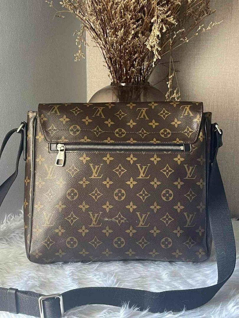 Lv monogram messenger 2024 bag