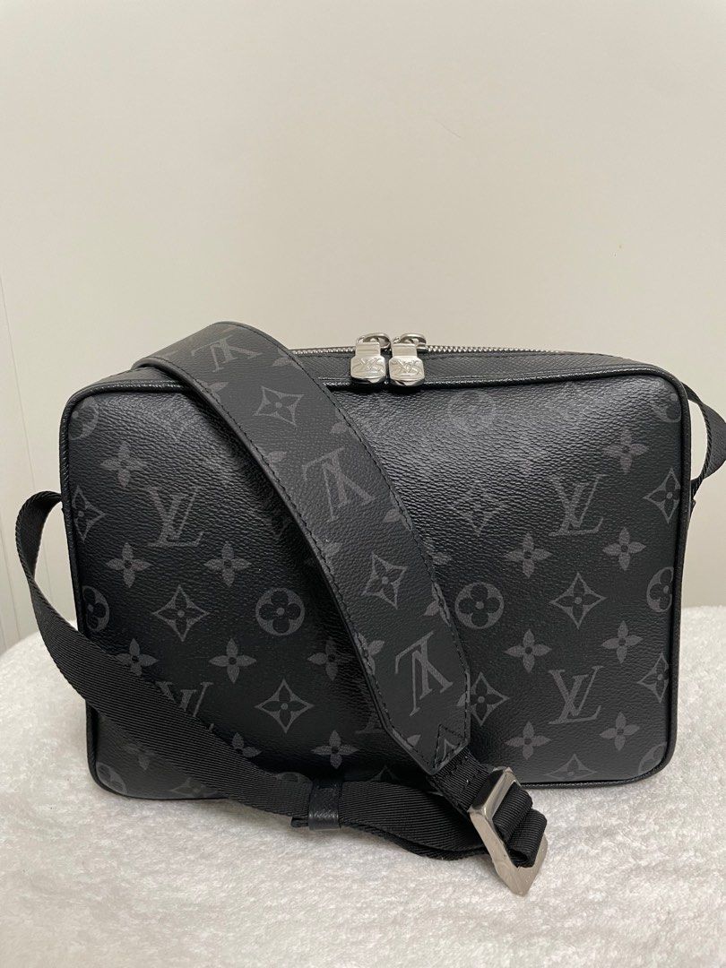 Louis Vuitton 2018 pre-owned Outdoor Messenger PM Crossbody Bag