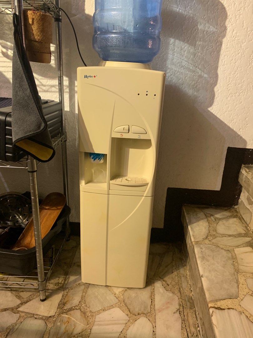 Markes Water Dispenser, Furniture & Home Living, Kitchenware