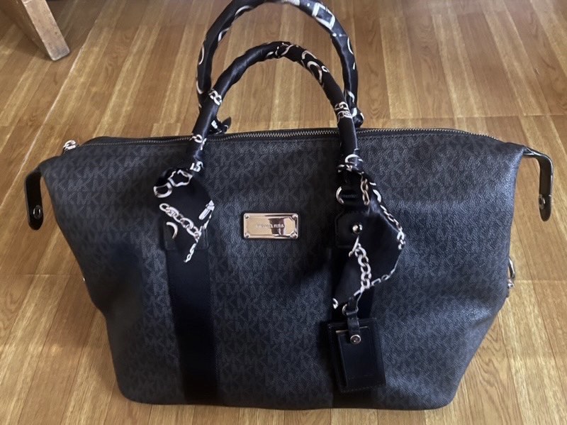 Michael Kors Duffle Bag, Women's Fashion, Bags & Wallets, Tote Bags on Carousell