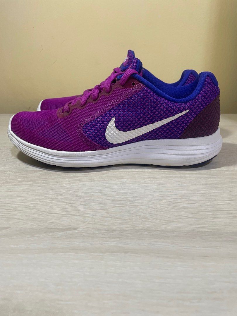 women nike revolution 3