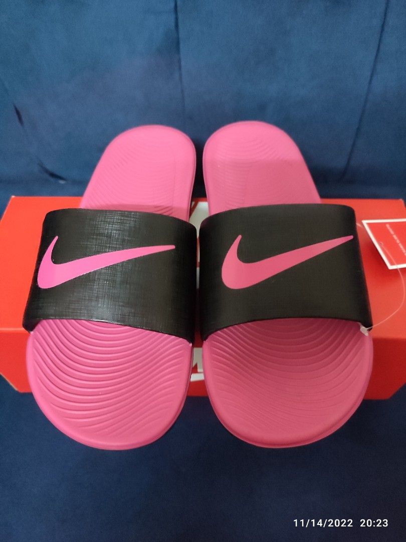 Pink and black nike sandals online