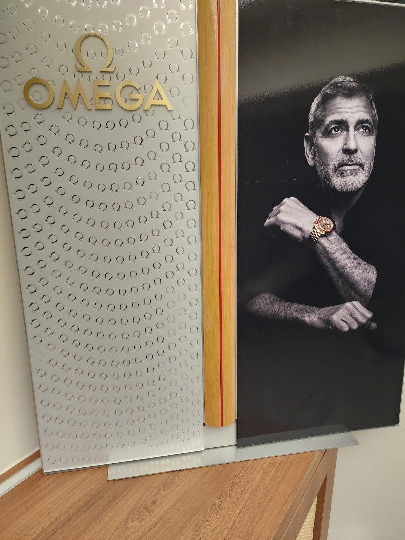 OMEGA Display Stand