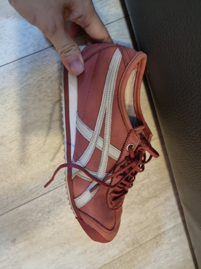 Onitsuka tiger ( euro 36) (Category: Sneakers) located in Singapore. Submitted by walterrabbit (Listing ID 1183903444, Image 2). Description: lightly used original Onitsuka Tiger sneakers..