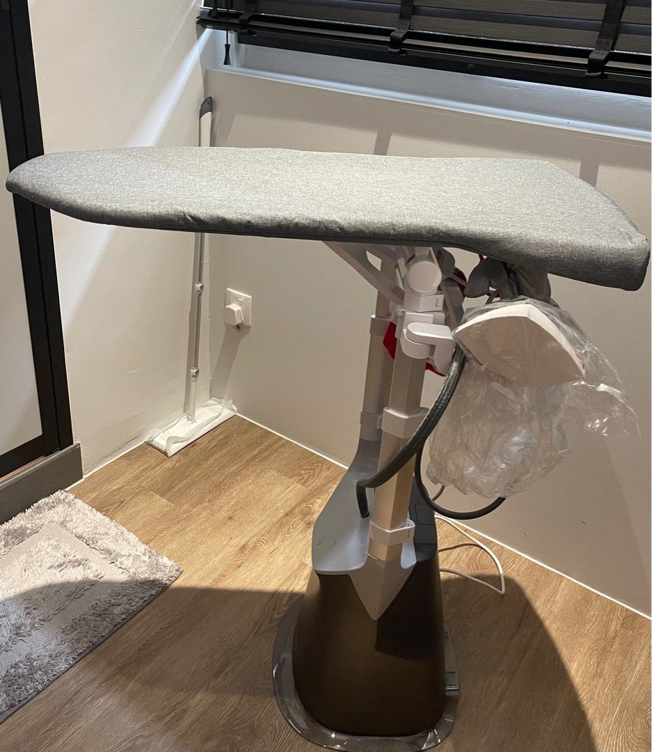 Philips 8000 Series AllInOne Garment Steamer GC628, TV & Home