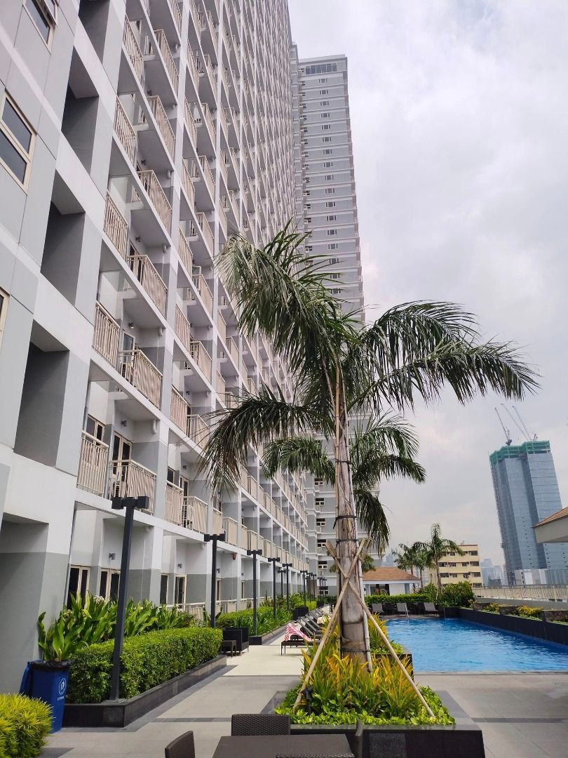 Ready for occupancy condos in Coast Residences, Roxas Boulevard, Manila ...