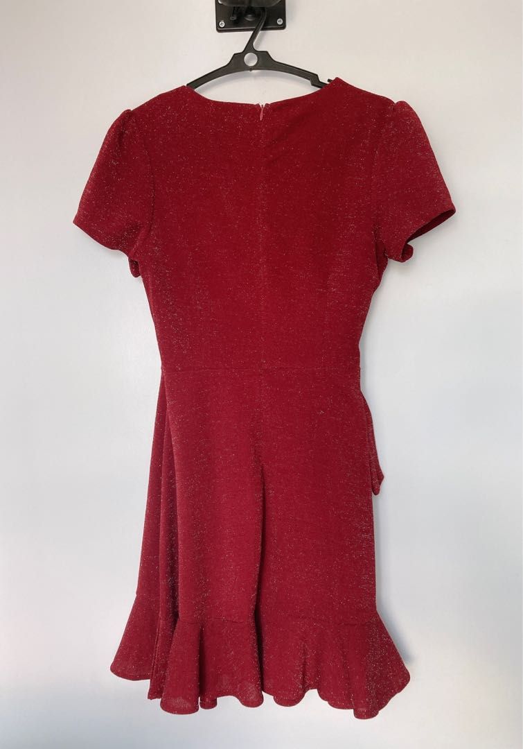 Elegant Shiny Red Dress (Category: Dresses) located in Bulacan. Submitted by rcuizon (Listing ID 1197169436, Image 3). Description: Red Dress BRAND: IT GIRL Condition: USED Like NEW (used once) Size: Medium Material: Tweed with Glitters RFS: Declutter Payment: Gcash, Shopee COD or bank transfer through BPI or Unionbank Shipping expense shoulder to buyer via Lalamove.