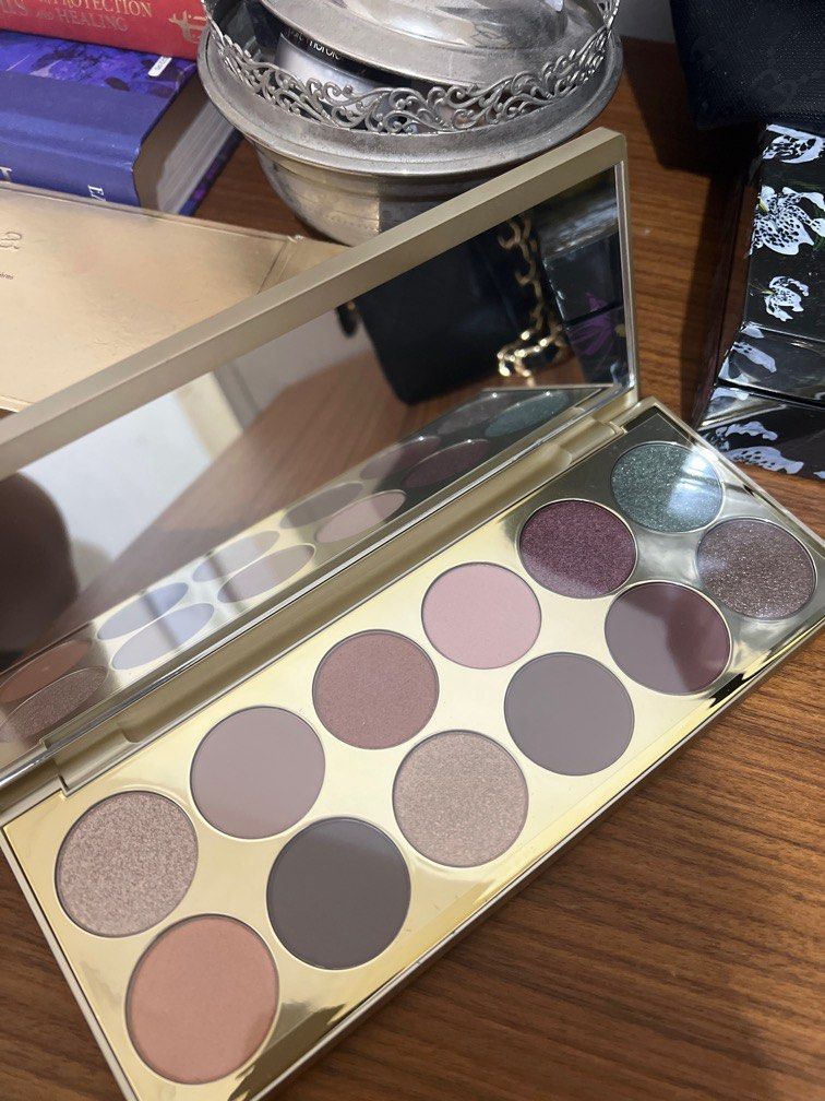 Stila after hours palette (Category: Makeup) located in Las Pinas. Submitted by dianalizares (Listing ID 1197182790, Image 2). Description: No return no exchange Shipping not invluded.