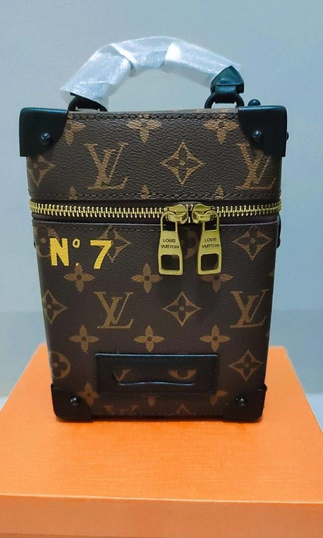 Tas Louis Vuitton Asli Tak Pernah Pakai Logo Warna Merah -  Banjarmasinpost.co.id