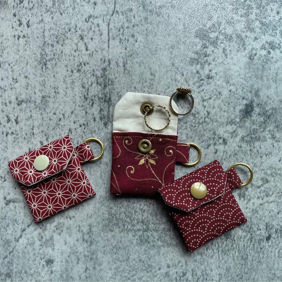 Tiny pouch top