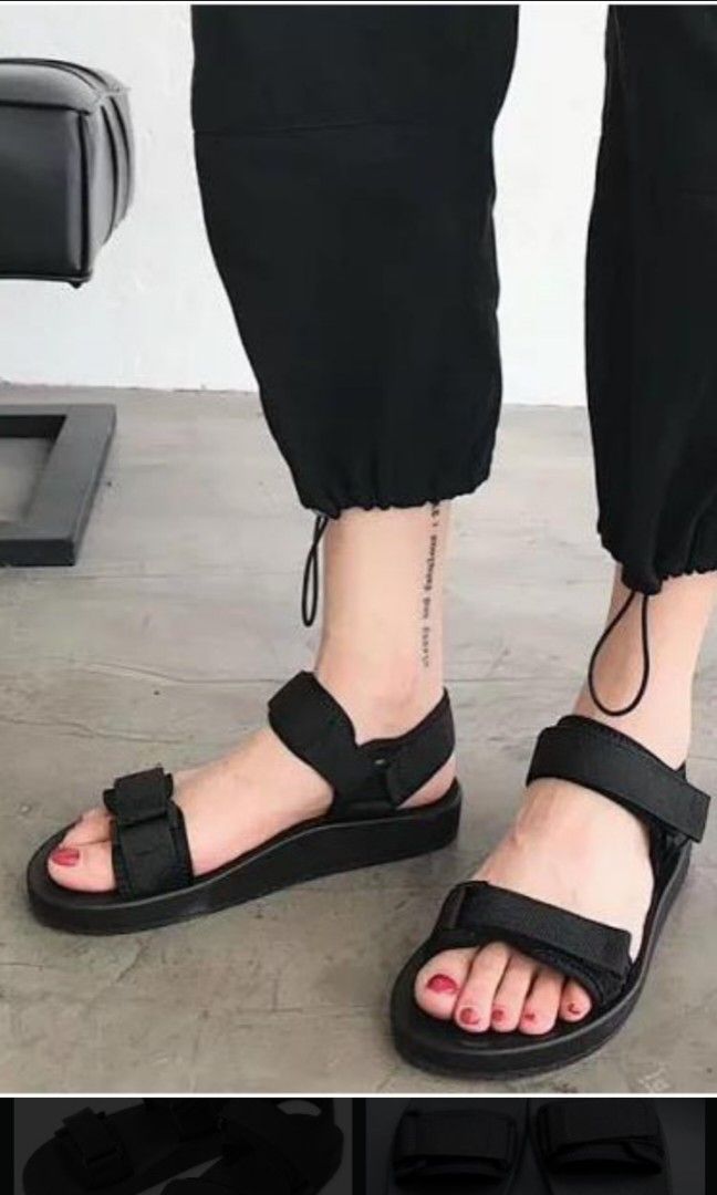 UNIQLO U Sandals Small MN 416499
