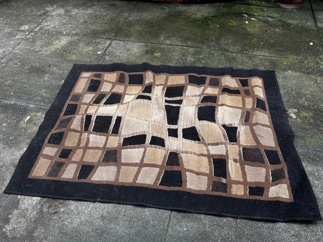 Used carpet (Category: Carpets, Mats & Flooring) located in Quezon City. Submitted by bbttp (Listing ID 1197236470, Image 1). Description: Size: 51x73 inches Isaue: needs deep cleaning, may mga missing ma sinulid pero pwedeng pwede pa gamitin.