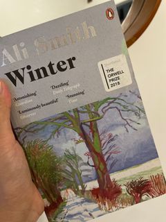 Winter-Ali Smith (Novel) dalam Bahasa Inggris