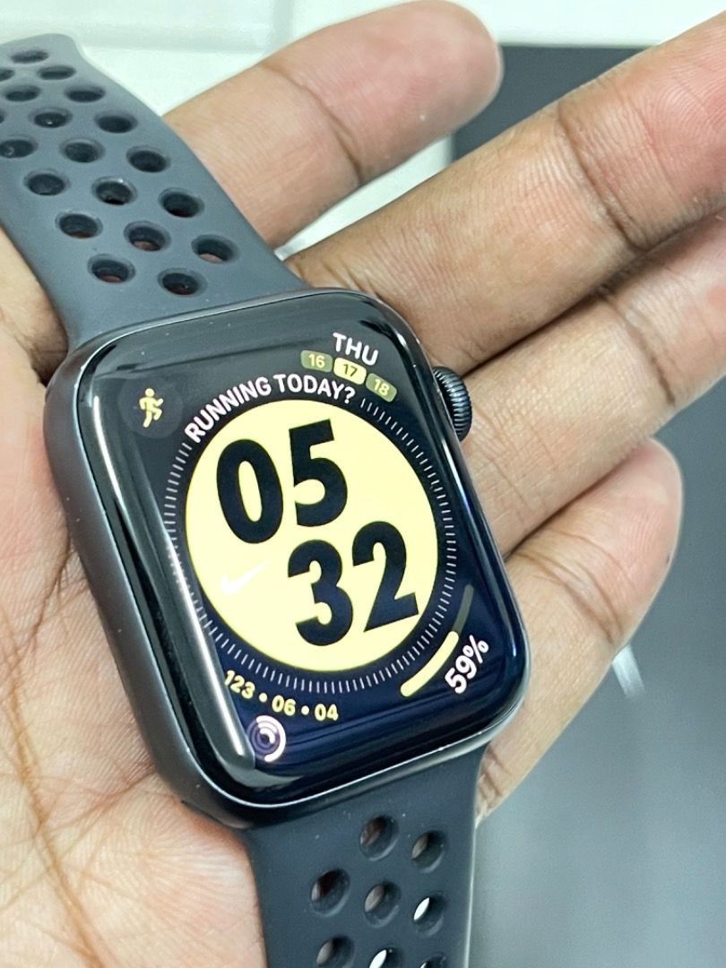 Used nike store apple watch
