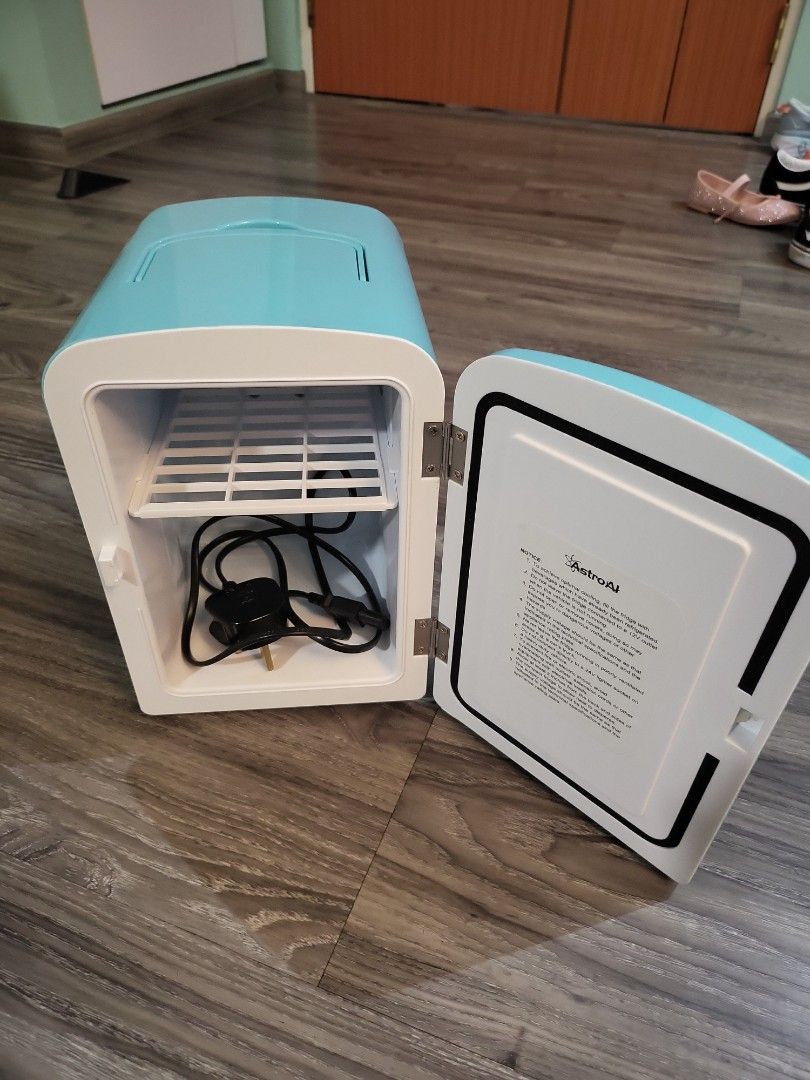 AstroAI Mini fridge Warm and Cool, TV & Home Appliances, Kitchen