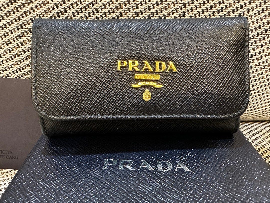 Descubrir 46+ imagen prada key holder price Viaterra.mx