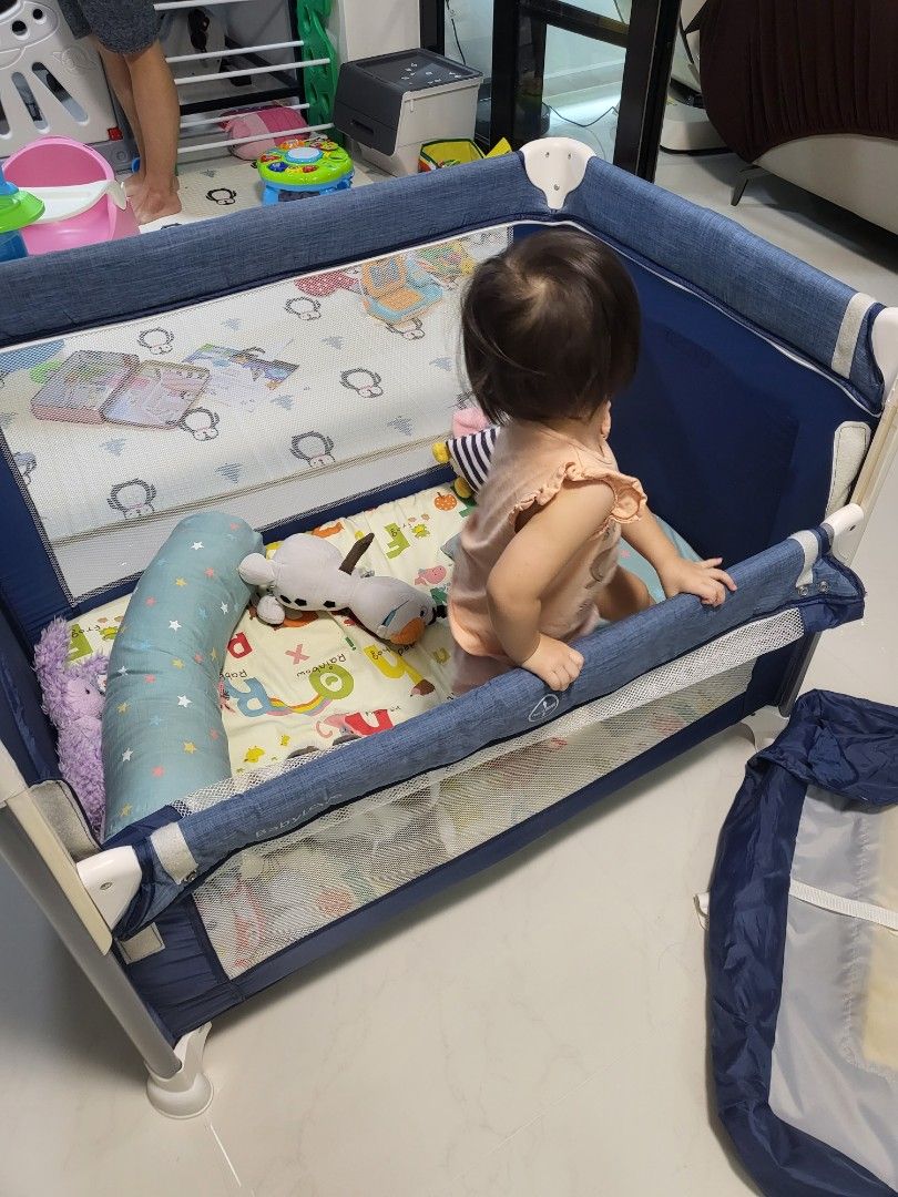 travel cot including mattress