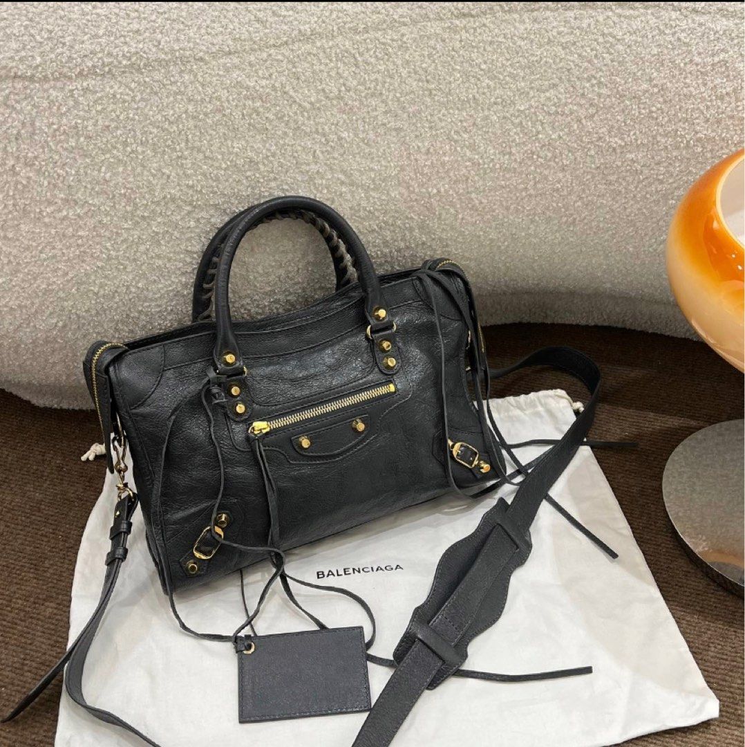 Balenciaga city bag in green . Come with mirror and dust bag, Luxury, Bags  & Wallets on Carousell