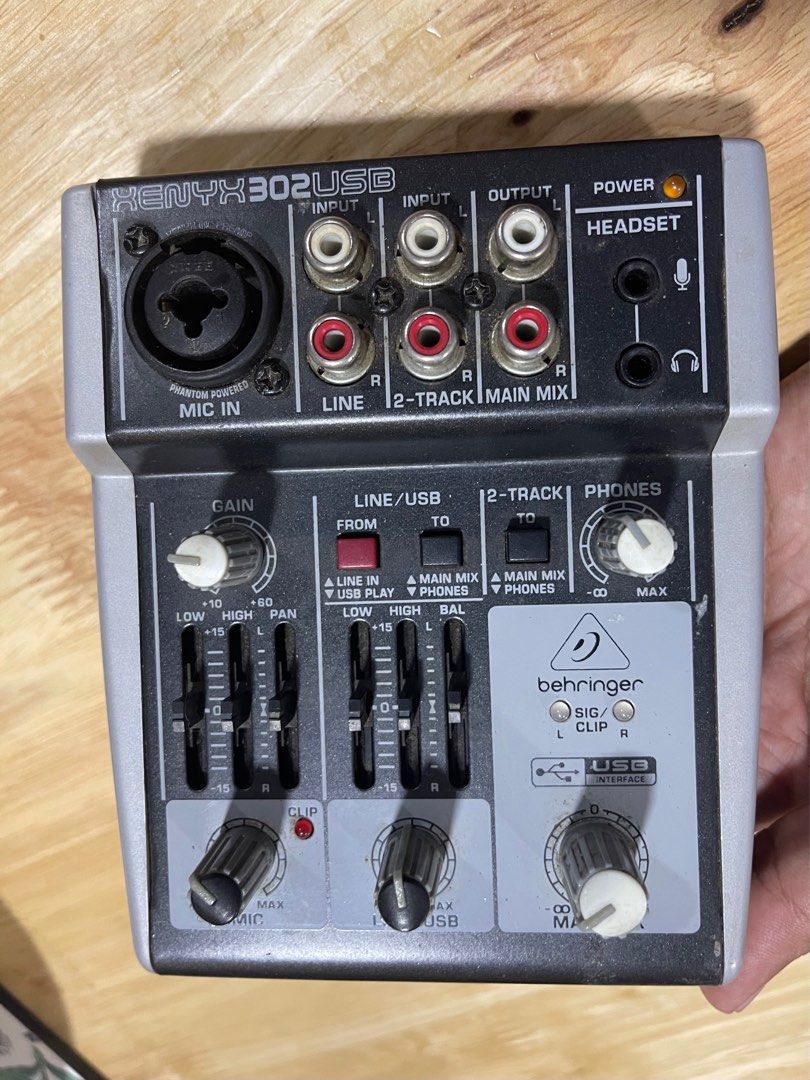 BEHRINGER XENYX 302 audio Interface Mixer USB, Hobbies & Toys, Music