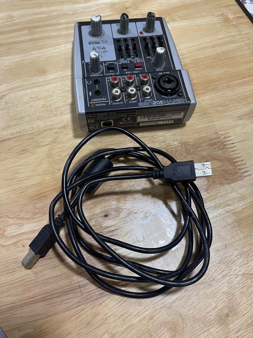 BEHRINGER XENYX 302 audio Interface Mixer USB, Hobbies & Toys, Music