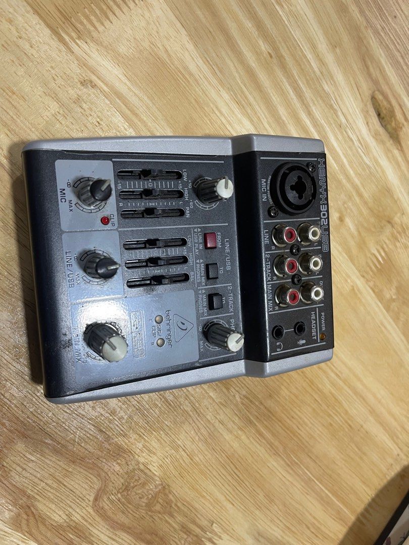 BEHRINGER XENYX 302 audio Interface Mixer USB, Hobbies & Toys, Music