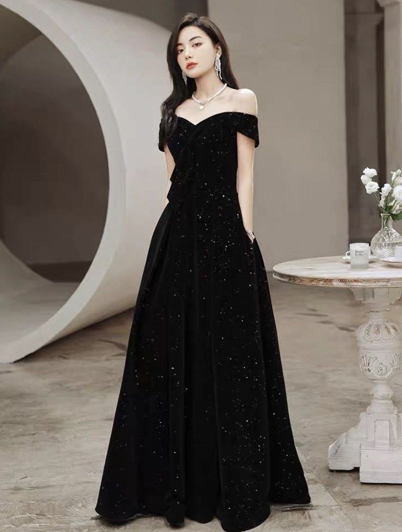 Elegant shop night gowns