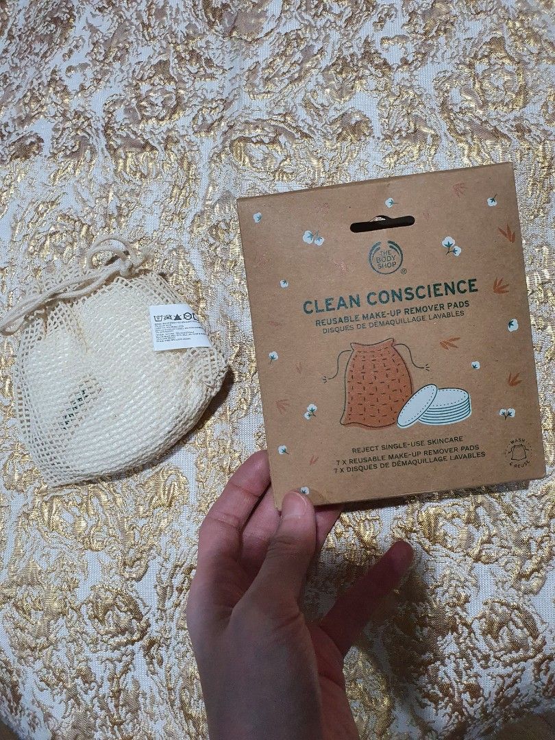 Body Shop Clean Conscience Reusable Make-Up Remover Pads (Category: Makeup) located in San Juan City. Submitted by miles567 (Listing ID 1197478991, Image 1). Description: description in photos from the body shop webpage original price: php695 sale price: php500 rfs: I dont use these. gift.