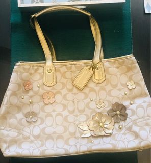 (Category: ) located in . Submitted by lilheart (Listing ID 1197324622, Image 1). Description: .