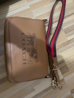 Coach messenger bag tan color no dustbag
